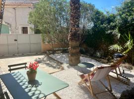 Gîte Le Palmier - Perfectly located cosy studio with private garden, vacation rental in Puissalicon