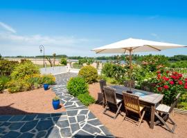 Le Clos Eugenie - Charmante maison avec jardin et vue sur la Loire, hotel com estacionamento em Gennes