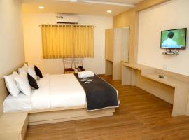 Hotel Rivera: Rajkot, Rajkot Havaalanı - RAJ yakınında bir otel