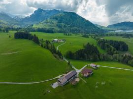 Zasserlhof Familie Bamberger, hotelli kohteessa Kössen