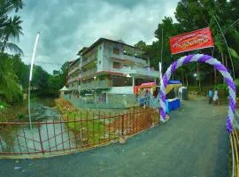 4 Bed Flat - Sleeps 8 - Pets - Smoking - Parking