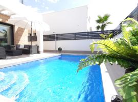 Villa Wilhelmina, hotel near Habaneras Torrevieja Shopping Centre, Torrevieja