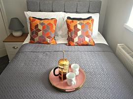 Two bedroom holiday home with parking, hotel v destinácii Holyhead