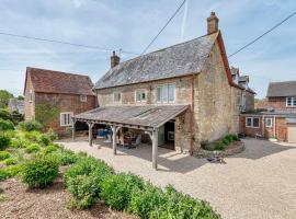 Lower Fifehead Farm, holiday home in Sturminster Newton