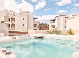 Teguise 3-3 PENTHOUSE POOL VIEW & JACUZZI 2B, ξενοδοχείο σε Palm-mar