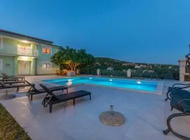 Poolincluded - Holiday Home Maslina