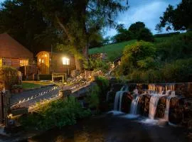 The Old Pumphouse Shepherds Hut with Hot Tub