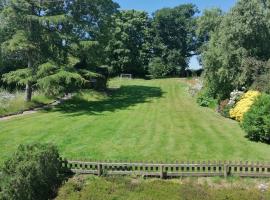 Lovaton Farmhouse, hotel in Okehampton