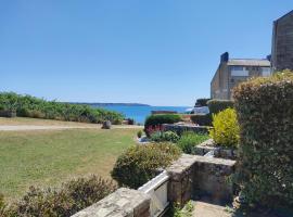 REF 047 - Bel appartement moderne pour six personnes avec vue mer plage à pied KERJOUANNO ARZON, hotell i Arzon