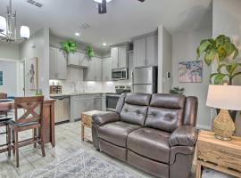 Private Patio Edinburg Couples Retreat!，位于爱丁堡的酒店