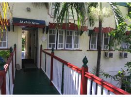 Coral Lodge Bed and Breakfast Inn, hotel em Townsville