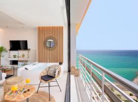 PURA VIDA Luxury apartment with jacuzzi, luksushotell i Torremolinos