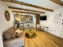 Laurel Lounge & Terrace