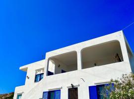 Comfortable house with seaview in Donousa, hotel i Donoussa