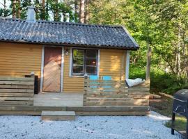 Mysig stuga med närhet till stränder och nöjen, hotel v destinaci Visby