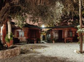 Cabañas y Hostal Las Marias, guest house in Cafayate