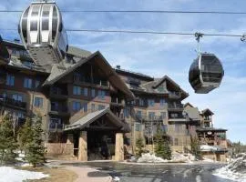Crystal Peak Lodge 4 Bedroom Ski In, Ski Out Slopeside Condo At The Base Of Peak 7