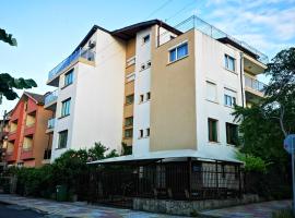 Paunovi Guest House, hotel en Primorsko