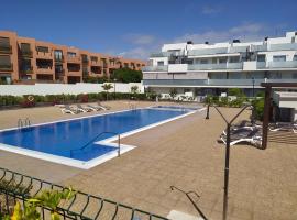 Bonito piso con piscina, playa la Tejita, hotel in La Tejita