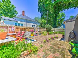 Lucys Place Elizabethtown Home with Fire Pit, hotel in Elizabethtown