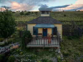 Hilltop House, vacation home in Creede