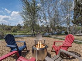 Otter River Lodge, hotel with parking in Bend