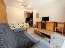 Apartment on the slopes, cheap hotel in La Clusaz