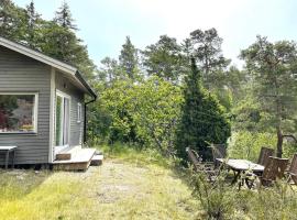 Holiday home UDDEVALLA XXVIII, loma-asunto kohteessa Uddevalla