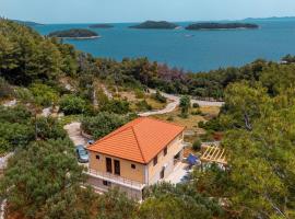 Awesome Home In Prizba With House Sea View, casa vacanze a Prižba