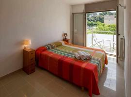Apartamento con parking privado en Girona, ubytovanie s kúpeľmi onsen v destinácii Girona