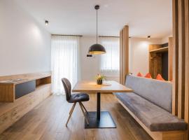 Kuenz Dolomites App 2, hotel in Innichen