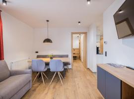 Kuenz Dolomites App 4, hotel in Innichen