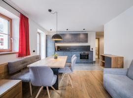 Kuenz Dolomites App 3, hotel in Innichen