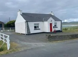 Ballyliffin Quaint Irish Cottage overlooking Malin Coast