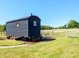 Crabden Shepherd Hut - Blendworth, cottage in Waterlooville