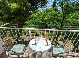 Apartment & Rooms Papa, hotel in Mlini