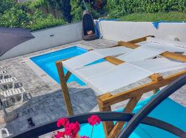 AS Apartments with swimming pool and a large yard, hotel di Bribir