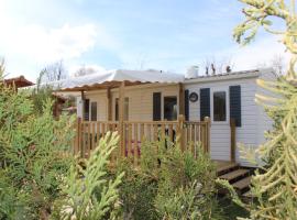 Camping Familial, paisible, mobil home , chalet & emplacement nue, vakantiewoning in Casties-Labrande