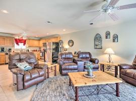 Cozy Eucha Townhome with Deck and Lake Access!, hotel in Eucha