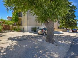 Rooms Oak Tree, hostal o pensión en Biograd na Moru