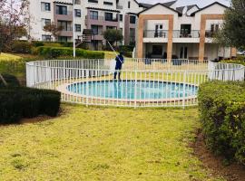 Self catering Apartment in Fourways, spa hotel in Midrand