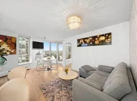 Water View Condo in Downtown Vancouver (2BR/2Bath)