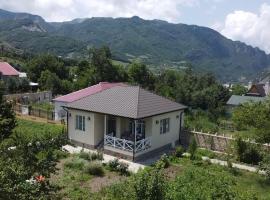 Abbasov's guest house-In Lahij, viešbutis mieste Lahıc, netoliese – Göylǝr Çöl Stansiyası