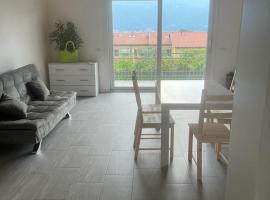 Casa Malù، فندق في مانديلو ديل لاريو