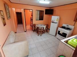 Marta's Guesthouses, apartamentos con entrada autonoma, hotel near Limon Airport - LIO, 