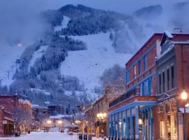 Downtown 2 Bedroom Mountain Vacation Rental In The Heart Of Downtown Aspen One Block From Silver Queen Gondola, hotel in Aspen