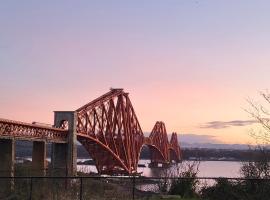 Three Bridges Waterfront, holiday home in North Queensferry