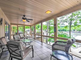 Lake of the Ozarks Oasis with Screened Porch!, holiday rental in Sunrise Beach
