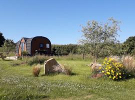 Rowan - Luxury Pod at Trewithen Farm Glamping, hotel with parking in Launceston