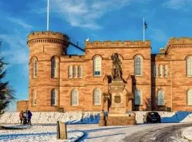 The Castle Front Nest